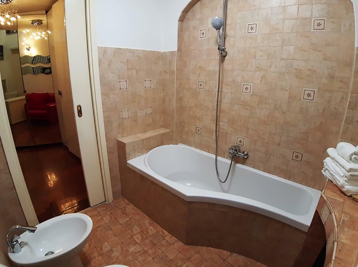 Il Salotto Di Nonna Cornelia 2 Otel Napoli Dış mekan fotoğraf